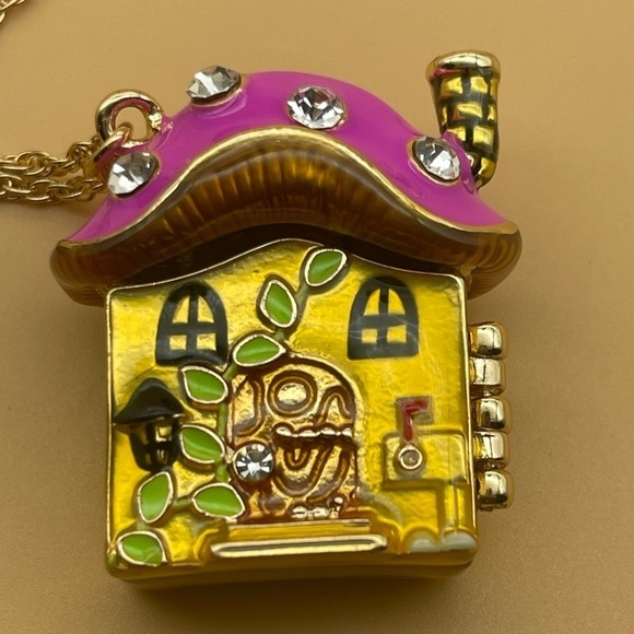 🎉HOST PICK🎉Betsey Johnson Mushroom House Slider Necklace NWT